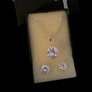 Stunning Necklace and Earrings set